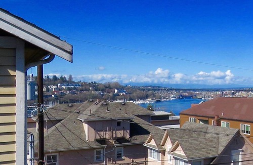 Eastlake Apartment | Vibrant Lake View Seattle Apartment w/Balcony
