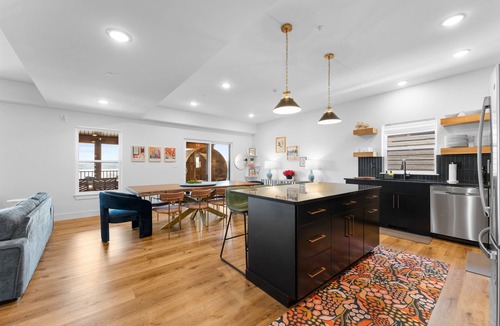Hollister House | Vibrant Lake Views Hot Tub Arcade Fun Retreat