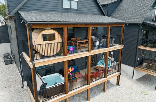 Hollister House | Vibrant Lake Views Hot Tub Arcade Fun Retreat