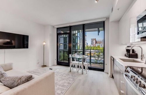 NoMa Hotel | Vibrant Noma Location 1BR with Private Balcony | DC