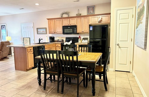 Hollister Condo | Vickery Resort, 3br,2bth, dock slip extra, pool access