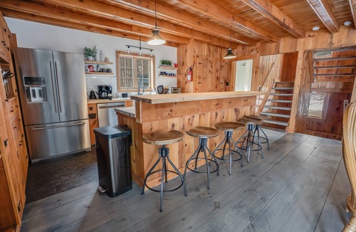 Stratton Mountain House | Views for Days | A/C | Hot Tub | Sauna | EV charging | 6 min to Stratton!