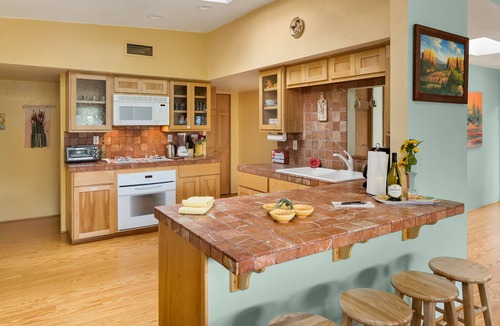 West Sedona House | ☼Views! Private House, Hot Tub, Hiking, Fireplace, Art☼
