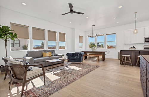 Bloomington Condo | Villa 19 -Luxury Villa Pool and Hot Tub, Pickleball