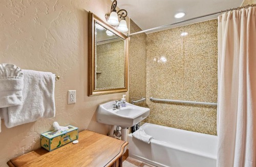 Zermatt Villa | Villa 2055 - 2 Queen Beds - 1 Bedroom 1 Bath No Kitchen villa