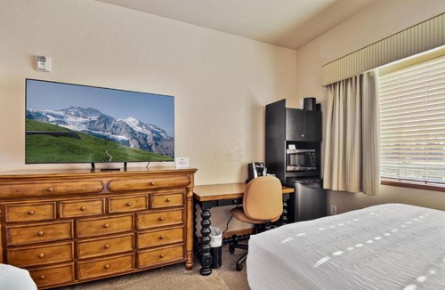 Zermatt Villa | Villa 2055 - 2 Queen Beds - 1 Bedroom 1 Bath No Kitchen villa