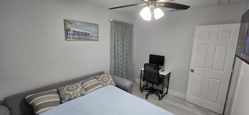 Seminole House | Villa Azalea 4BR Private Heated Pool Outdoor Kitchen Game Room Near Beach