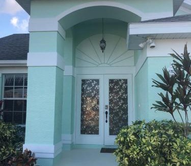 Pelican House | Villa Cozy Cottage - Waterfront