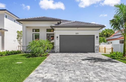 Naples Park House | Villa Del Mare at The Beach w 4 En-suites