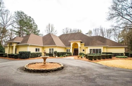 Conyers Villa | Villa Encanto-Lakefront-Pool/Spa. Near Atlanta