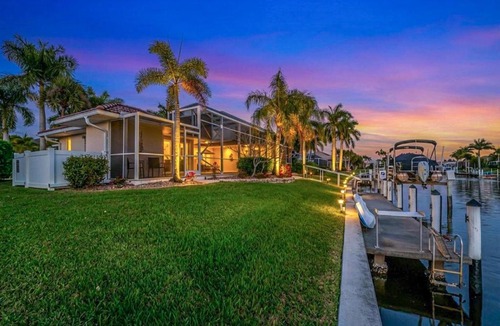 Punta Gorda Villa | Villa Hibiscus-Waterfront-Free Heated Pool-Dock-Bikes-Other Amenities