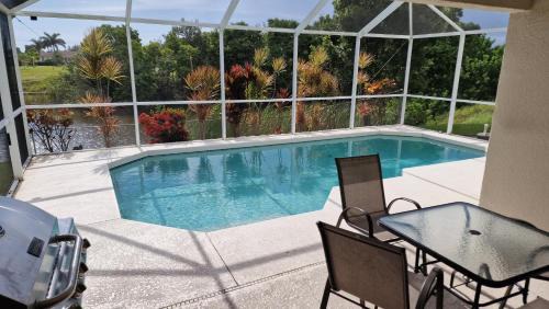 Pelican House | Villa Luhna 3 Bed/2 Bath Canalfront Heated Pool