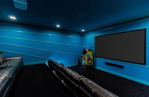 Four Corners Villa | Villa Near Disney with Treehouse BR, Theater & Arcade