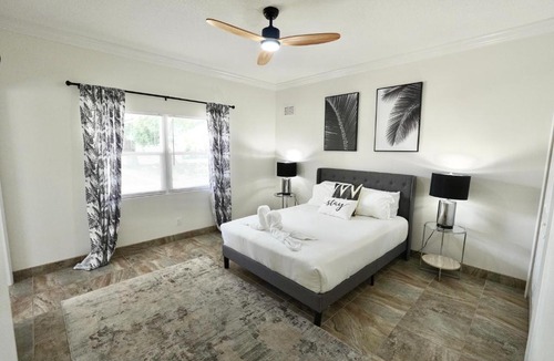 Crescent Beach Apartment | Villa Olivō -2BR Modern Luxury-River & Ocean Access