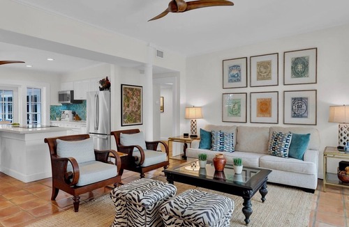 Midtown House | *VILLA PARADISO @ CASA EAST* Private Home & Pool + LAST KEY SERVICES…