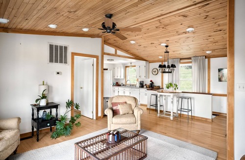 Blue Ridge Cottage | Vineyard Cottage at Tranquility Farm & winery