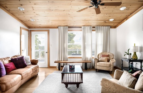 Blue Ridge Cottage | Vineyard Cottage at Tranquility Farm & winery