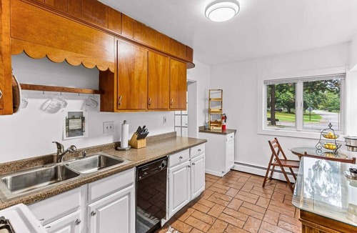East Lansing Apartment | Vintage-modern apartment with hot tub!