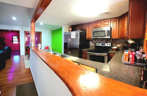 Virginia Beach House | Virginia Beach comfort stay. 9 miles from Oceanfront Free Breakfast & Starbucks