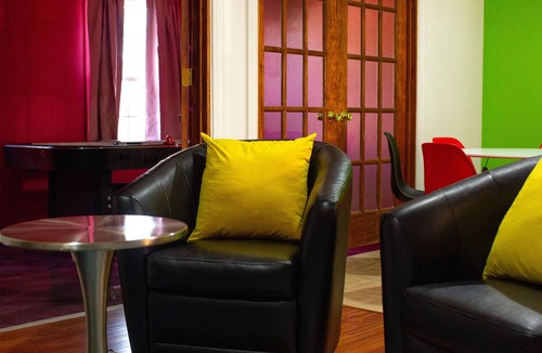 Virginia Beach House | Virginia Beach comfort stay. 9 miles from Oceanfront Free Breakfast & Starbucks