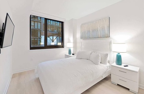 NoMa Hotel | Visit DC Historic Sites | Keyless Entry & In-unit Laundry | NoMa