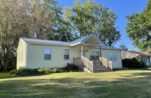 New Buffalo House | Walk 10 mins to train & town, 15 mins to lake!