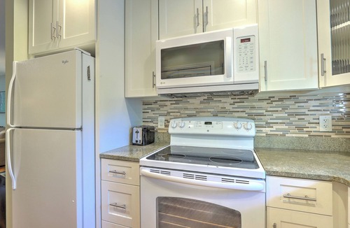 Folly Field Villa | Walk to Beach 2BR Villa w/Pool & Pickleball