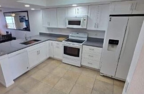 Cocoa Isles Condo | Walk to Beach Pool Access + Balcony Views