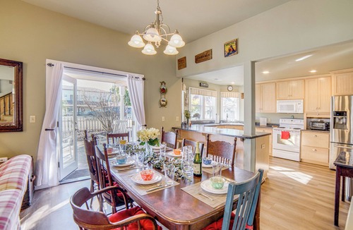 Lakeport House | Walk to Boat Launch! 'Heritage House of Lakeport'