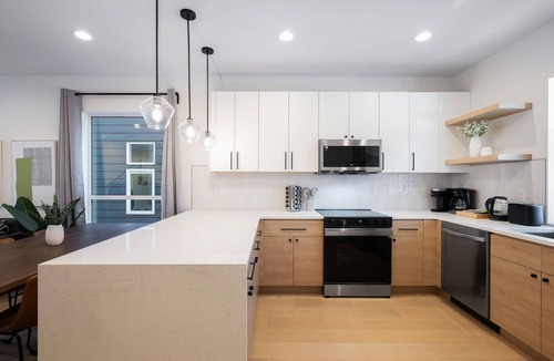 Minor House | Walk to CapHill 4B2.5B Sleeps 8 w/Rooftop Deck