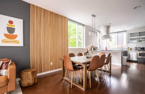 Squire Park House | Walk to CapHill 4B2B Designer Home w/Rooftop deck