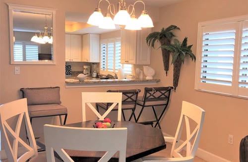 Siesta Key Condo | Walk To Crescent Beach, Updated Sea Winds Condo