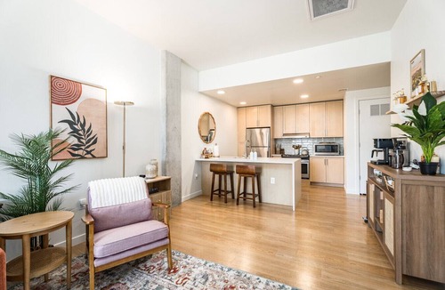 Boise Apartment | Walk to Everything Boise, Hot Tub, King Bed, Gym