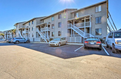 Oceanmarsh Subdivision Condo | Walk to Harbor Island Beach: Cozy St Helena Villa!