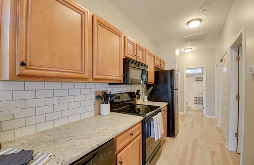 Myrtle Beach Cottage | Walk to Ocean: Myrtle Beach Home w/Pool Access