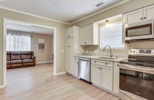 Bluffton Cottage | Walk to Restaurants: Bluffton Retreat w/Patio