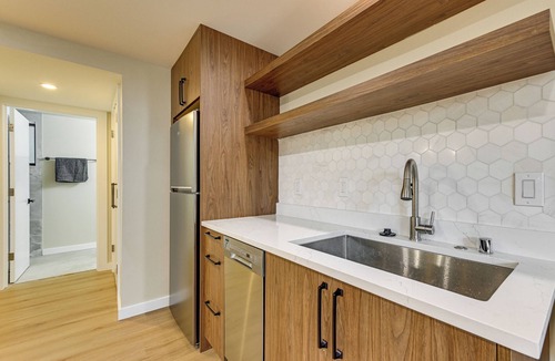 Seattle Metro Area Apartment | Walk to Seward Park, Near Lumen! Pet-Friendly Apt