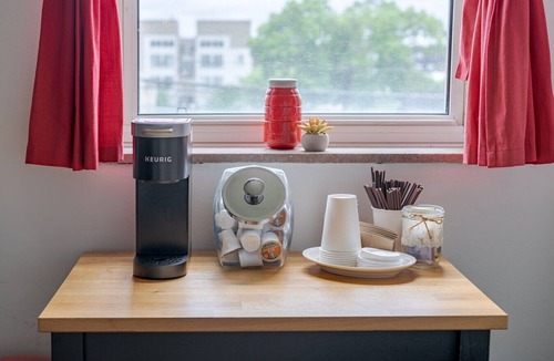 Grandview Heights Apartment | Walk to Stadium | Starbucks on Corner | Near Shops