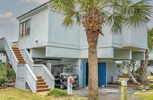 Bald Head Island Villa | Walk to the beach or pool in this cozy villa. 2 deck spaces with 2 golf carts for enjoyment