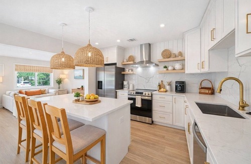 Arlington Park House | Walkable Arlington Park Retreat + Pool + Sleeps 6