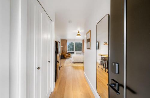 Juneau Apartment | Walkable luxe studio with view 7