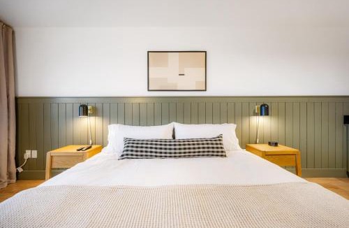Juneau Apartment | Walkable luxe studio with view 7