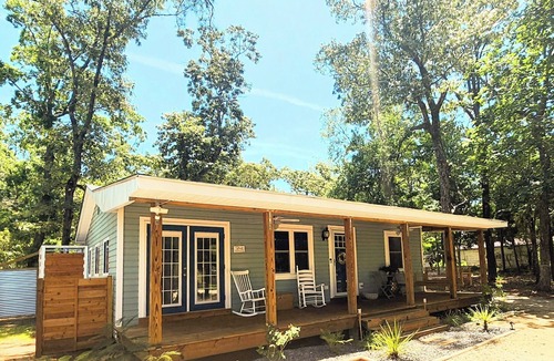 Tranquil Harbour Cottage | Walking Distance to the Beach 2 Bed 1 Bath Beach Cottage on beautiful Oak Island