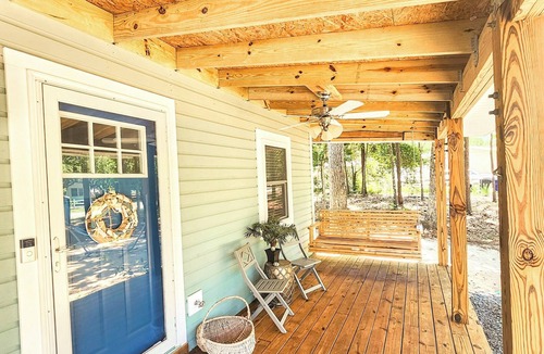 Tranquil Harbour Cottage | Walking Distance to the Beach 2 Bed 1 Bath Beach Cottage on beautiful Oak Island