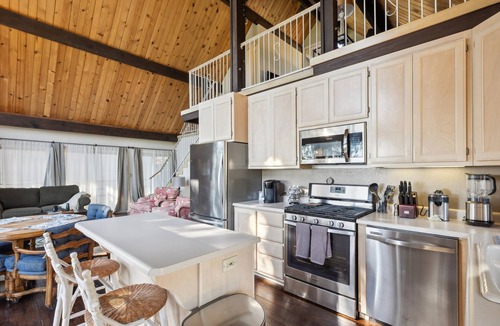 Kelseyville Cottage | Warm And Cozy Mountain And Lake View Haven 2 Bedroom Cottage by RedAwning