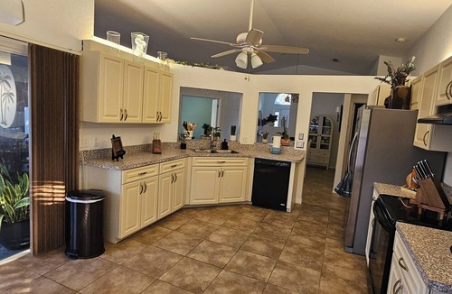 Osprey House | Warm & Cozy Family Home in a Quiet Neighborhood