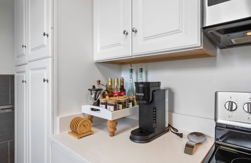 Fredericksburg Villa | Warm Villa 1 block from Mary Washington Campus