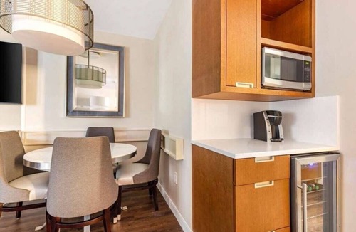 West End Hotel | Washington DC | Friends Capital Retreat | Gym + Downtown | 2BR