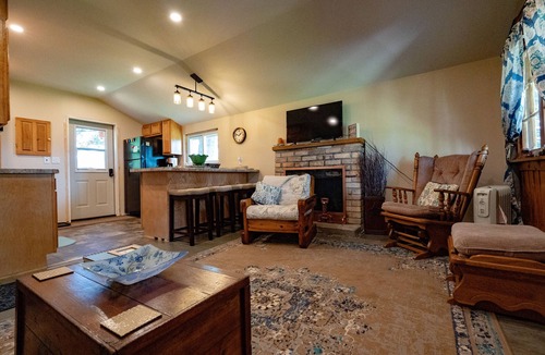 Lake Linden Cabin | Water lovers Dream-Newly renovated! Gorgeous modern updates with a rustic flare!