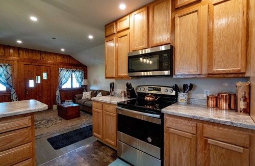 Lake Linden Cabin | Water lovers Dream-Newly renovated! Gorgeous modern updates with a rustic flare!